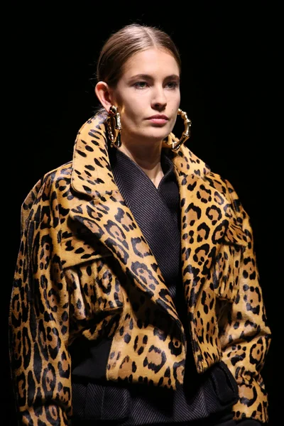 Look 18